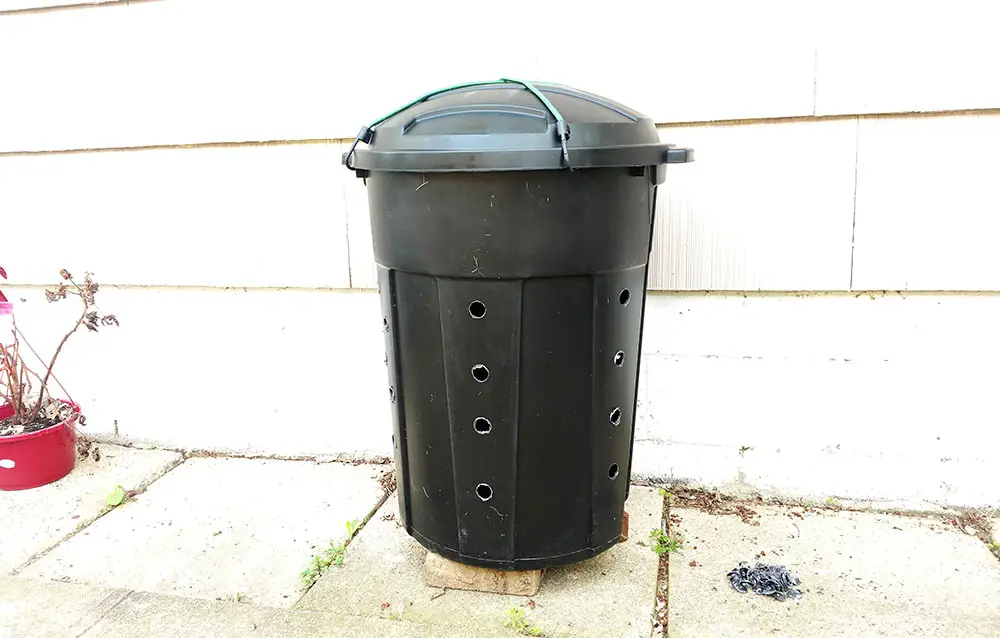 DIY trash can compost bin